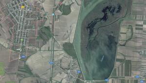 Cei doi piloţi care s-au catapultat din avionul prăbuşit la Bacău, recuperaţi dintr-un lac de acumulare