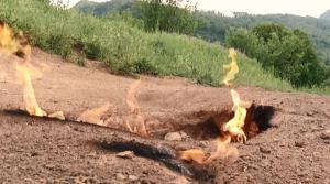 Spre Focul Viu din judeţul Buzău, drumurile sunt fără asfalt