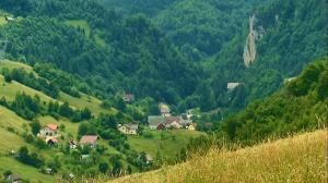 De ce primul sat turistic atestat în România nu are turişti