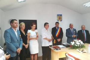 Un primar din Dâmboviţa s-a autodeclarat Cetăţean de onoare al comunei sale. Edilul a plâns când a primit titlul