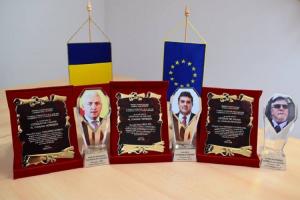 Un primar din Dâmboviţa s-a autodeclarat Cetăţean de onoare al comunei sale. Edilul a plâns când a primit titlul