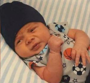Bebeluş de 3 luni, mort după ce mama sa l-a uitat în maşină o zi întreagă. Cazul este anchetat de poliţie
