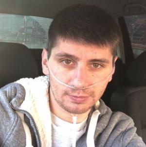 Dramatic! Călin Farcaş a murit. Tânărul reuşise să strângă banii pentru transplantul de plămâni, însă birocraţia statului român l-a ucis (Video)