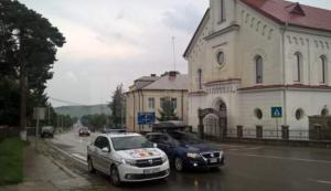 Fetiţa de 12 ani din Ilişeşti lovită pe trecere de BMW-ul condus de un director al Direcţiei Silvice Suceava a murit la spital. Şoferul a fost reţinut 24 de ore