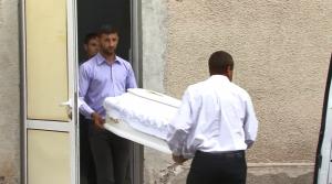 Detalii șocante după autopsii, în cazul dublei crime de la Bălești. Poliţista, mama ei şi bebeluşul, înmormântaţi împreună (Video)