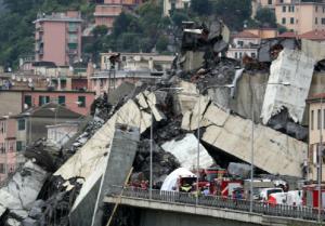 Decizia autorităților după ce un viaduct s-a prăbușit peste o autostradă din Genova: Podul Morandi va fi demolat