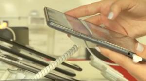 Smartphone-ul, gadgetul pentru care românii muncesc de zece ori mai mult decât elveţienii
