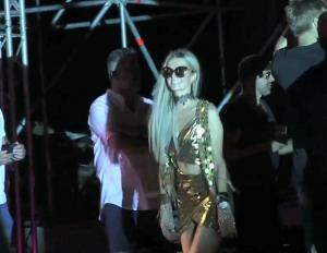 Paris Hilton, un nou show incendiar în Mamaia: "Iubesc Mamaia, Bucureşti!"