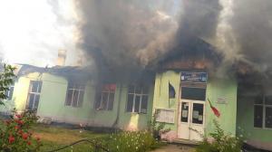 O şcoală din Tulcea a ars ca o torţă. O persoană a avut nevoie de îngrijiri medicale în timpul incendiului