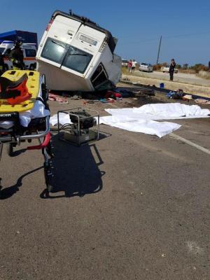 Accident cu 12 morţi în Italia, la Foggia. Un TIR a intrat într-un microbuz în care erau zilieri agricoli, toţi străini