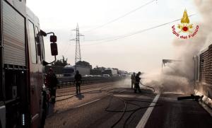 Un român de 19 ani a murit carbonizat în Italia, într-un accident teribil, între un TIR şi o furgonetă