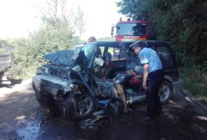 Accident îngrozitor la Secuieni, în Bacău. O basculantă a făcut praf un SUV, o victimă încarcerată