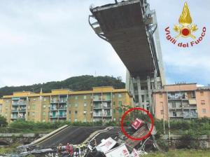 Un TIR încărcat cu 44 de tone de oţel, una dintre cauzele prăbuşirii podului din Genova. Un şofer român a murit