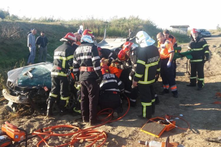 Accident grav la Albina, în Brăila. Două maşini s-au ...