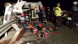 Un şofer de TIR a murit strivit în cabină, într-un accident şocant pe A1, la Ceala, în Arad