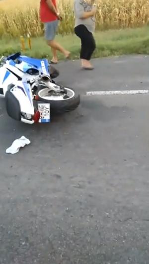 Accident dramatic la Buzău! O tânără a murit, iar soțul ei e în stare gravă după ce s-au izbit cu motocicleta de o mașină care nu le-a acordat prioritate