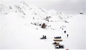 Ninge abundent la Bâlea Lac și Păltiniș. Stratul de zăpadă are aproape 2 metri (Video)