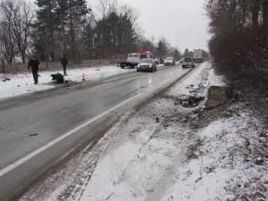 Motor aruncat zeci de metri din maşina unui român care a intrat în peretele de beton, pe marginea şoselei, în Bulgaria