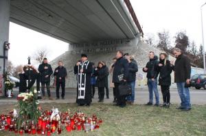 Crucea din locul în care a murit Andrei Pintican trebuie să dispară de la locul accidentului. Primăria Bistriţa a somat familia