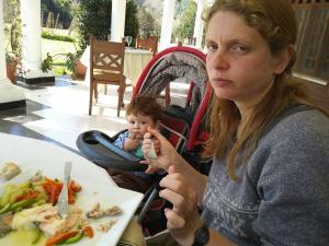 Mihaela şi cei doi copii ai ei, de un an şi doi ani, sunt căutaţi în toată Argentina. Au dispărut de 3 zile, fără urmă