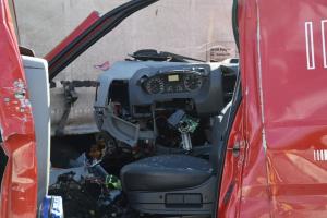 Imaginea groazei pentru un şofer român de TIR: o dubiţă pulverizată pe şosea, după ce a intrat în camionul lui, în Austria