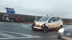 Doi şoferi beţi au băgat trei oameni în spital, la Timişoara, după ce au intrat cu maşinile unul în altul