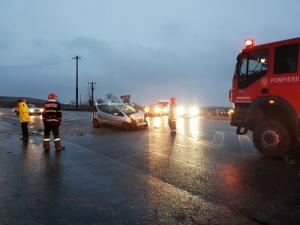 Doi şoferi beţi au băgat trei oameni în spital, la Timişoara, după ce au intrat cu maşinile unul în altul