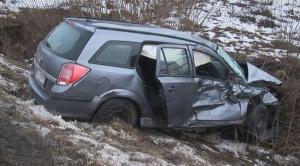 Cinci români, victime într-un accident în Ungaria. Maşina lor, izibită de un TIR, a zburat în şanţ