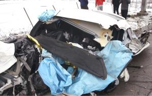Noi imagini de la locul tragediei din Cluj, unde Gabi a murit după ce prietenul ei s-a izbit cu Mercedes-ul de un stâlp metalic (Video)
