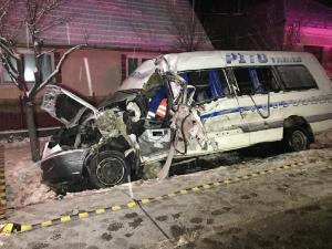 Primele imagini de la accidentul teribil din Arad, unde un microbuz cu 16 persoane a fost spulberat de TIR
