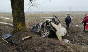 Primele imagini video de la accidentul cumplit din Teleorman. Un BMW s-a rupt în două, patru bărbaţi au murit pe loc