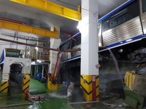 Metrou deraiat la capăt de linie, în Berceni. Două vagoane au sărit de pe şine, mecanicul garniturii a fost rănit