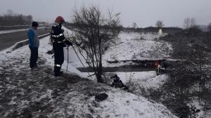 Accident cu 7 victime la Veştem, în Sibiu. Un microbuz a zburat zeci de metri de pe şosea, într-o râpă