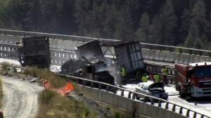 Şofer român de TIR salvat din cabina în flăcări, în Italia. Un alt român e rănit, trei camioane distruse