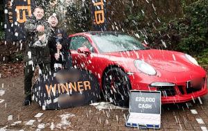 Un instalator a câștigat un Porsche, l-a vândut, a câștigat altul două zile mai târziu