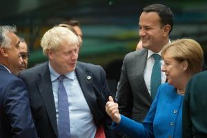 Liderii europeni au aprobat în unanimitate acordul de Brexit. Iohannis, întâlnire cu Emmanuel Macron