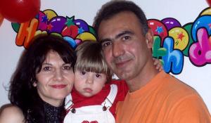 Povestea tragică a celor doi părinţi găsiţi morţi lângă fiul lor răpus de cancer, în Constanţa