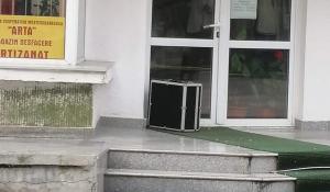 Alertă cu bombă la Târgovişte, o valiză suspectă lăsată în scuarul Primăriei
