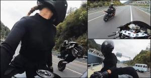 Momentul în care o motociclistă ratează un viraj şi se izbeşte cu peste 180 de km/oră de parapetele autostrăzii (Video)
