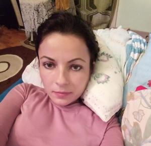 Ea e mămica ucisă lângă copilașul ei de către un șofer beat și fără permis, pe Transfăgărășan