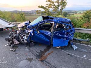 Şofer român de TIR aproape mort, în Germania, a intrat cu viteză în două maşini oprite pe dreapta