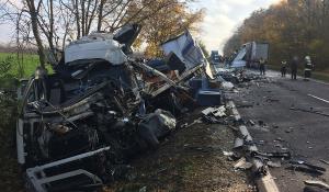 Şofer român mort în Ungaria, camionul lui, un morman de fiare. Şi un şofer polonez a murit