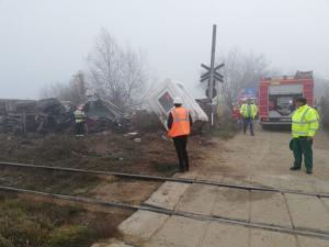 Şofer de TIR mort la Beldiu, în Alba, camionul a fost spulberat de tren, pe ceaţă