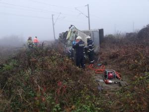 Şofer de TIR mort la Beldiu, în Alba, camionul a fost spulberat de tren, pe ceaţă