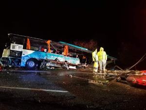 Accident înfiorător în Slovacia. 12 morți, printre care și elevi, după ce un autobuz s-a ciocnit de un camion