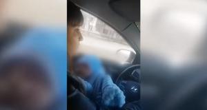 Copil pus de mamă la volan, filmat cum conduce maşina cu peste 130 de km/oră (Video)