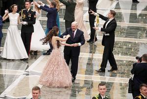 Iubita dictatorului Alexandr Lukașenko a devenit cel mai tânăr parlamentar din Belarus