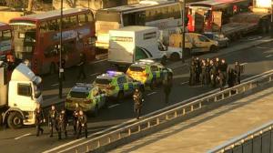 Două persoane înjunghiate mortal pe Podul Londrei, suspectul a fost împușcat și a murit