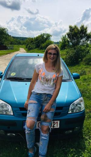 Ana Maria avea 21 de ani, permis de 5 luni şi a murit conducând cu viteză, în Cluj