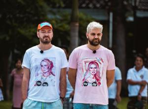 Alex Abagiu și Radu și-au făcut tricouri cu Vica și Daniela Crudu pentru Asia Express